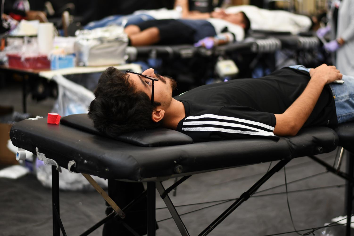 Van Nuys Gives Blood