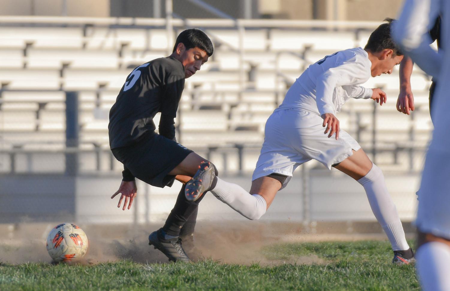 Boys Soccer Ties With San Fernando Tigers