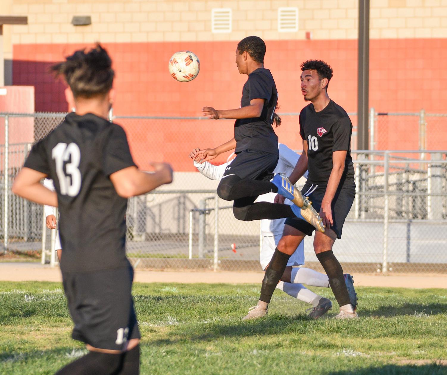 Boys Soccer Ties With San Fernando Tigers