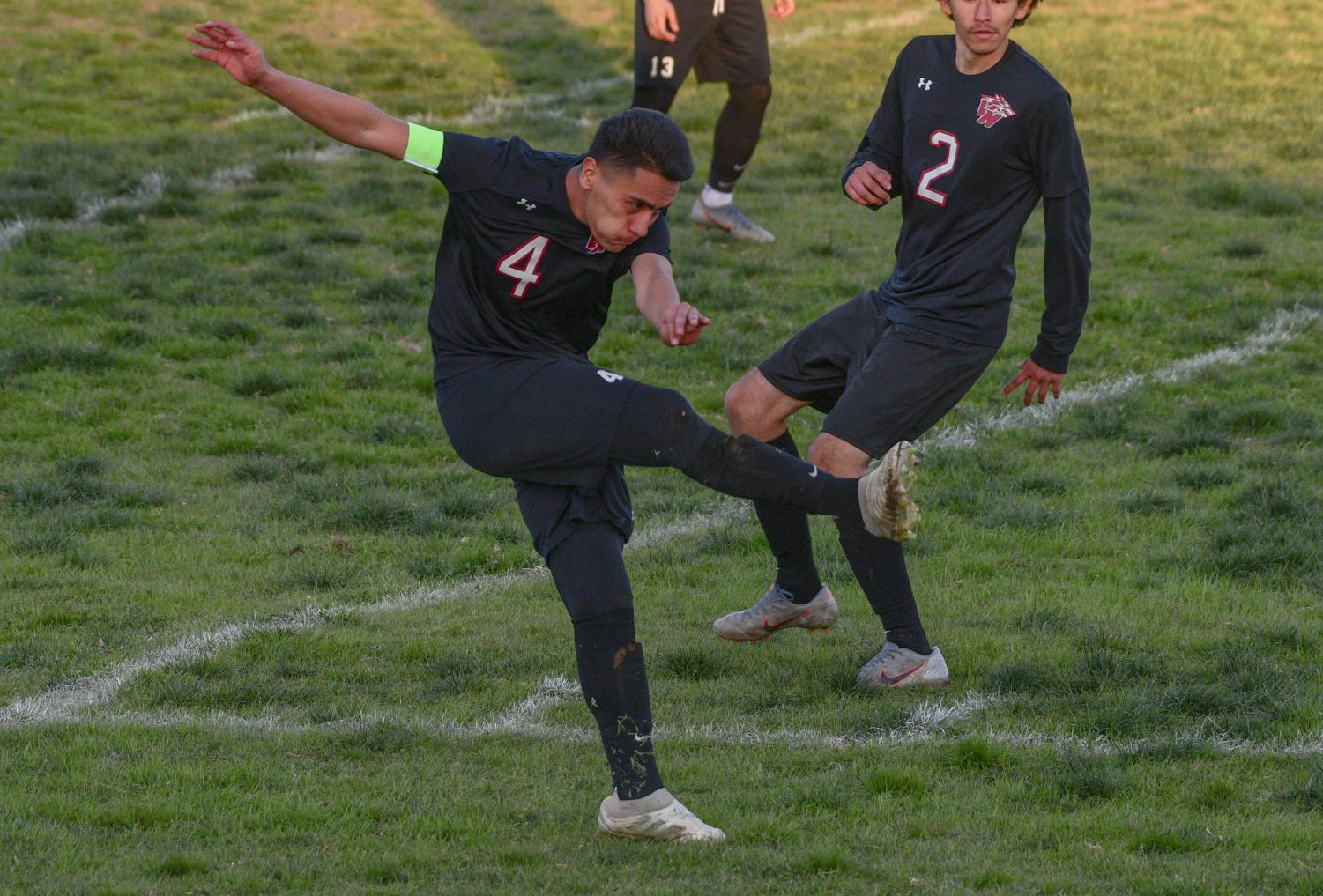 Boys Soccer Ties With San Fernando Tigers