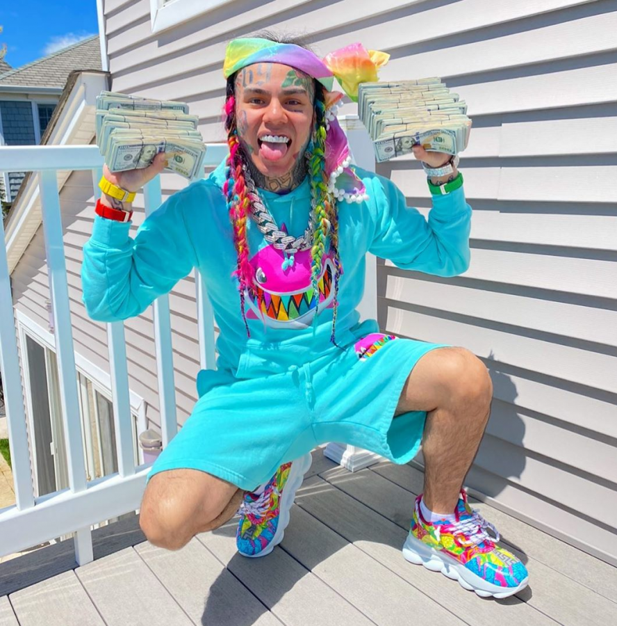 A recent picture Tekashi 6ix9ine posted on his Instagram account, flexing his money.