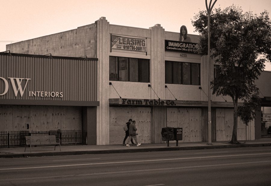 <b>PLYWOOD PROTECTION</b> Van Nuys businesses are boarding up their buildings to avoid damages from potential protests on Election Day. 