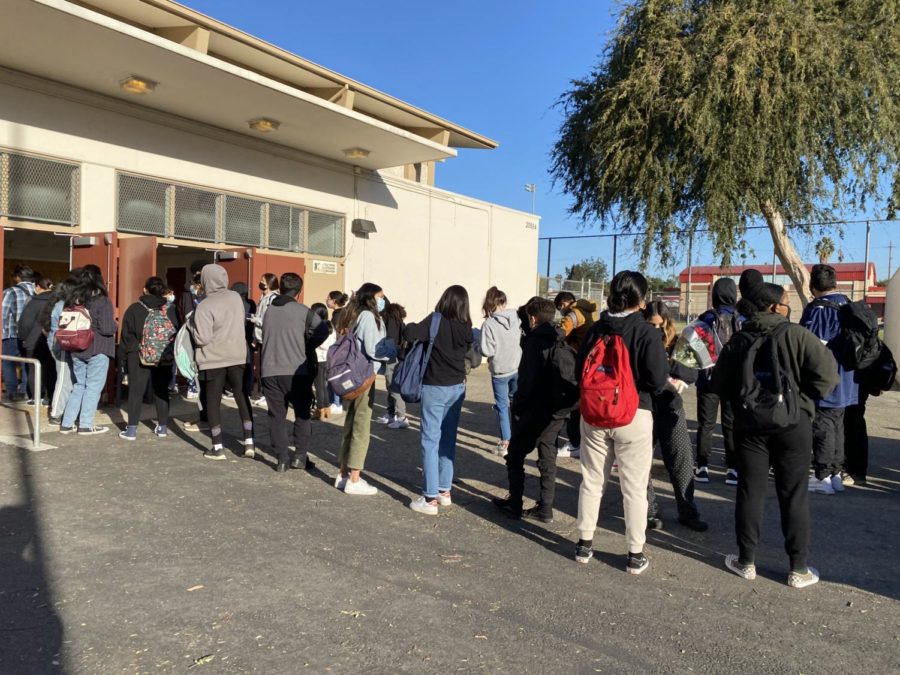 Seniors+wait+in+line+in+front+of+the+big+gym+to+take+their+SAT.