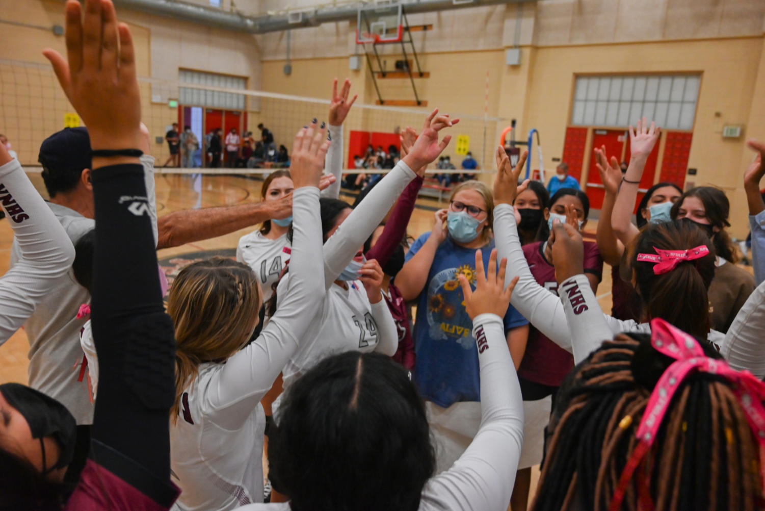 VOLLEYBALL | Girls team battles for their second straight win