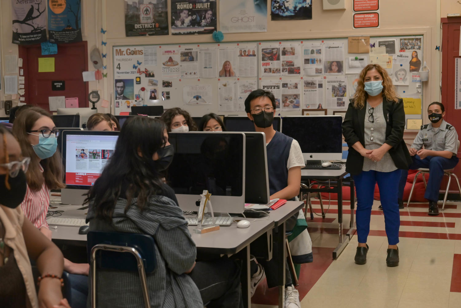 Congressman congratulates journalism students