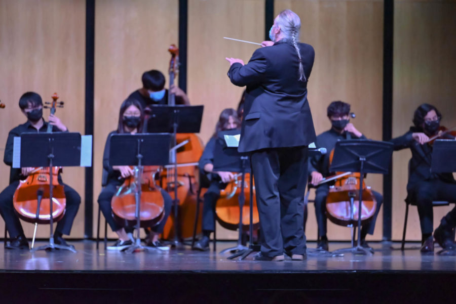 Conducted by Music Director Mr. Robert Eisenhart, orchestra performed first with four songs titled “Dance of the Tumblers,” “Blue Fire Fiddler,” “Fantasia on a Theme from Thailand” and “Rustic Dance.”