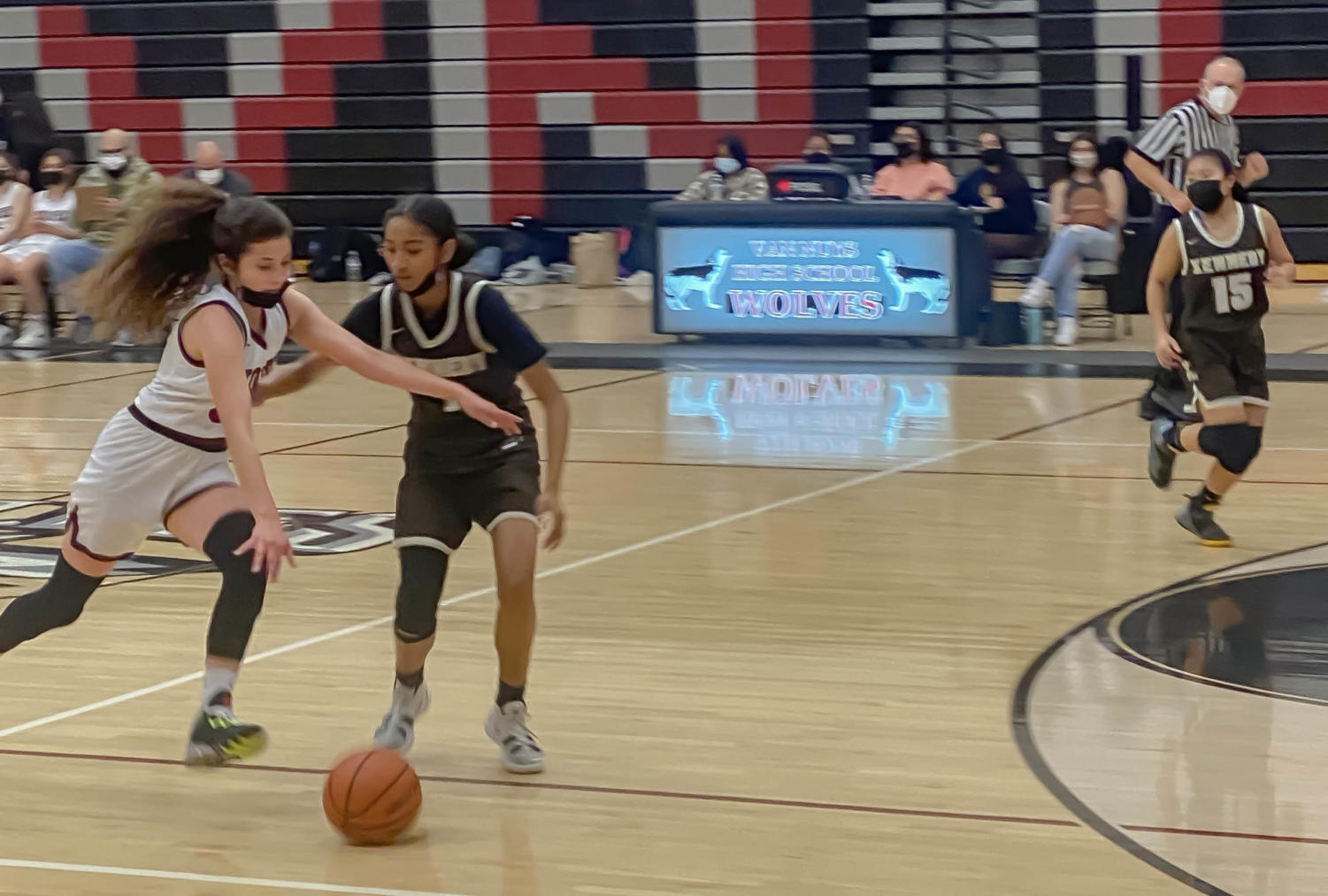 GIRLS BASKETBALL | Wolves look deadly with their second straight win