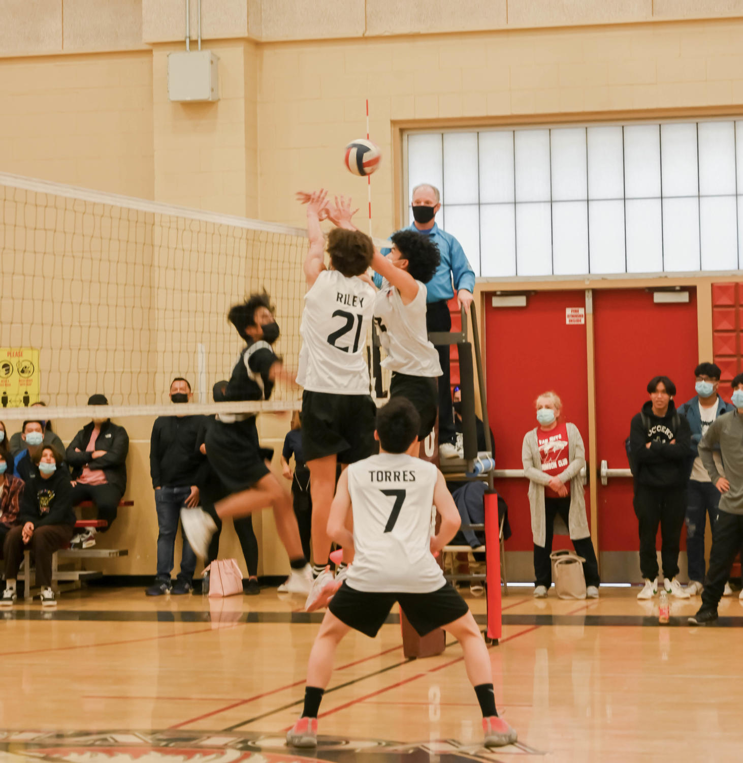 BOYS VOLLEYBALL | The Wolves are unbeaten in first two games