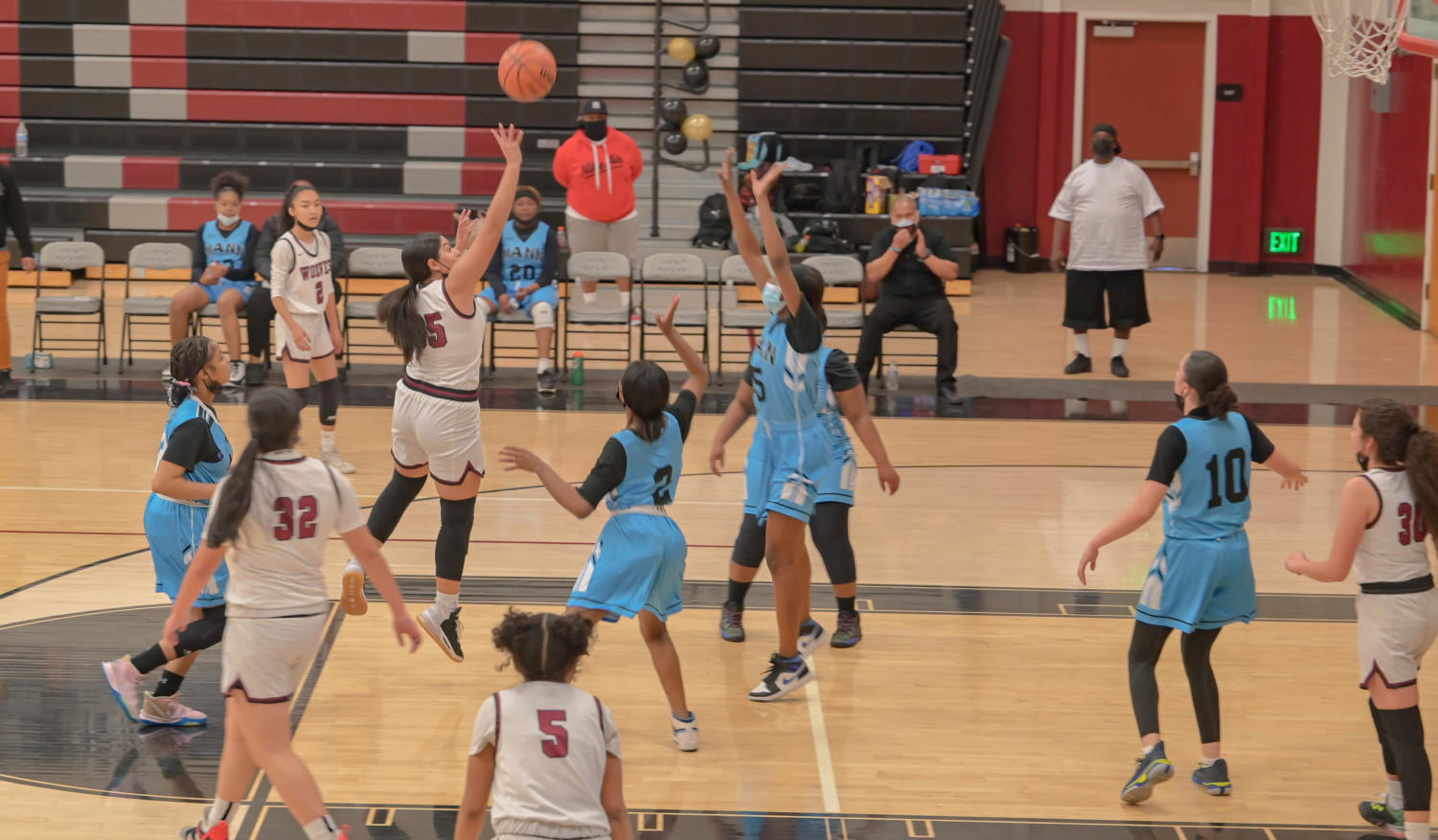 GIRLS BASKETBALL | The Wolves look ready to win the whole division