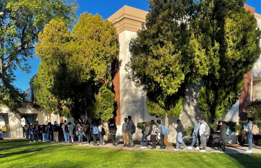 Counterintuitive? Despite an 8:30 a.m. start, the closing of alternative entrances by 8:20 a.m. on campus has resulted in a line of students waiting to enter through the main entrance that often wraps around the block. 