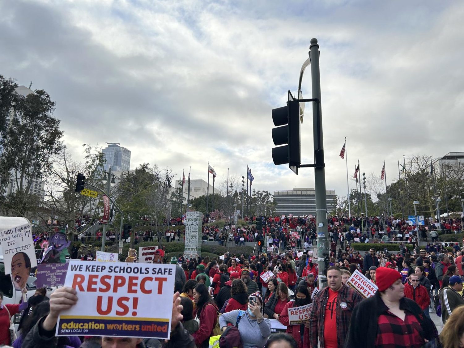Teachers and service workers hold massive rally