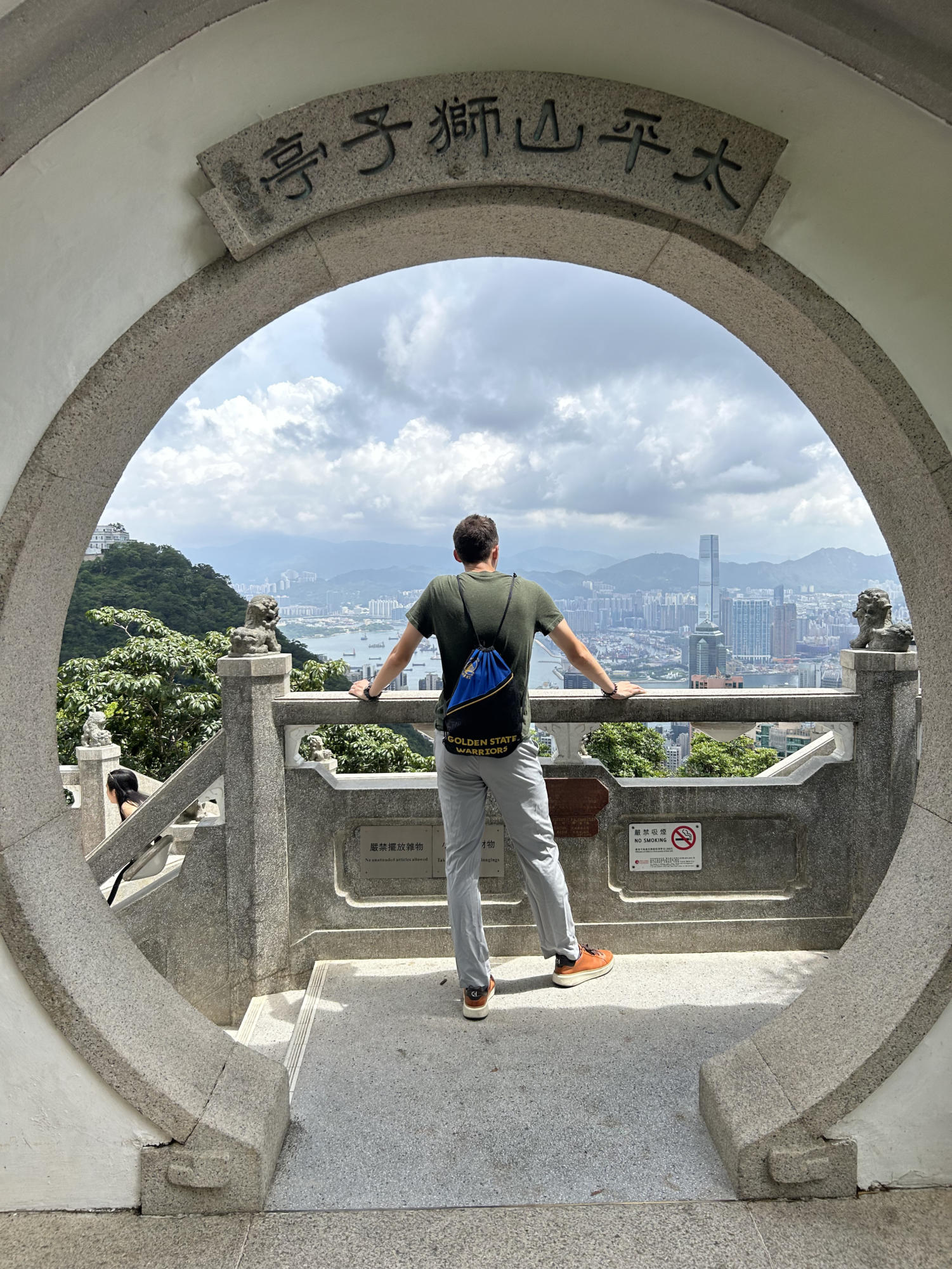 El profesor de matemáticas, el Sr. Colin Rabago, reflexiona sobre sus viajes de verano por la India y Hong Kong.