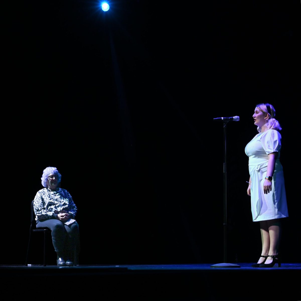 Ami Singer (10th) unexpectedly calls her grandma on stage in an emotional serenade. 