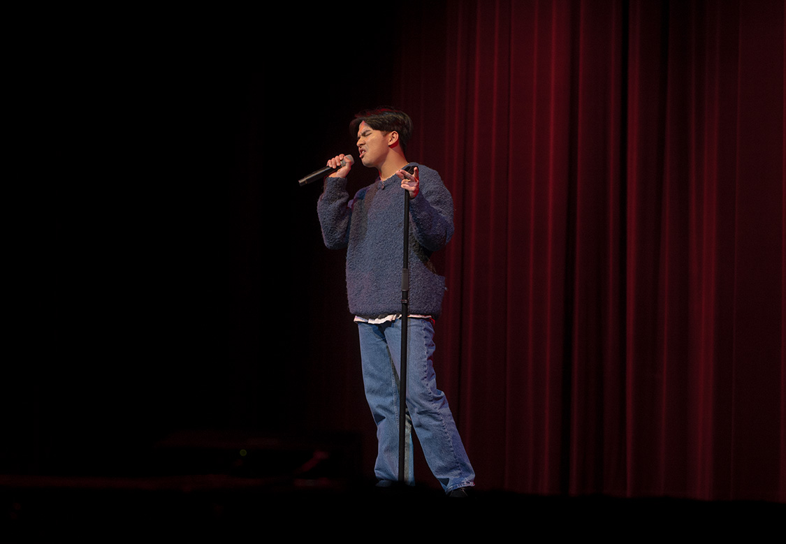 During the romantic season, students from the Choir Program performed solo pieces, adding onto the sweet, heartwarming feel of Valentine’s Day.

