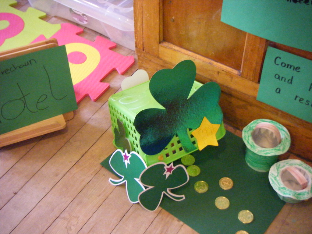 With instructions and tutorials online for hundreds of designs, building a trap for leprechaun will certainly keep your creativity flowing this weekend.