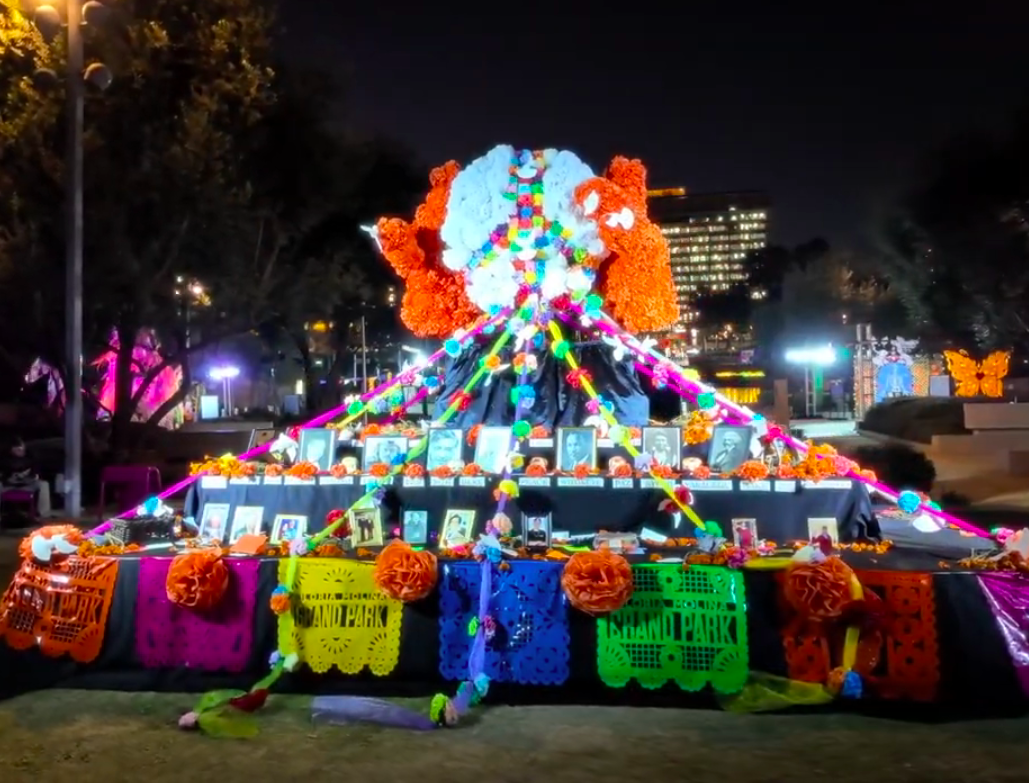 Commemorate your loved ones, or simply enjoy beautiful altars by visiting the Dia de los Muertos memorial at the Gloria Molina Grand Park Fountain Overlook and Performance Lawn. 