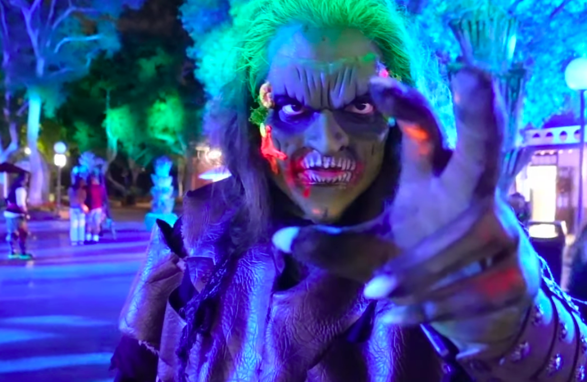 If you are in for a fright, you should visit the Six Flags Magic Mountain Fright Fest. Enjoy some amazing scare actors, fun mazes and spooky haunted houses. 