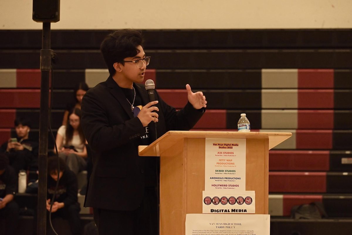 Van Nuys High School's switch to block scheduling incited spirited debate among students. Sophomore Sumaiya Moon and senior Dwayne Famenia presented contrasting views during ASB's winter debate.