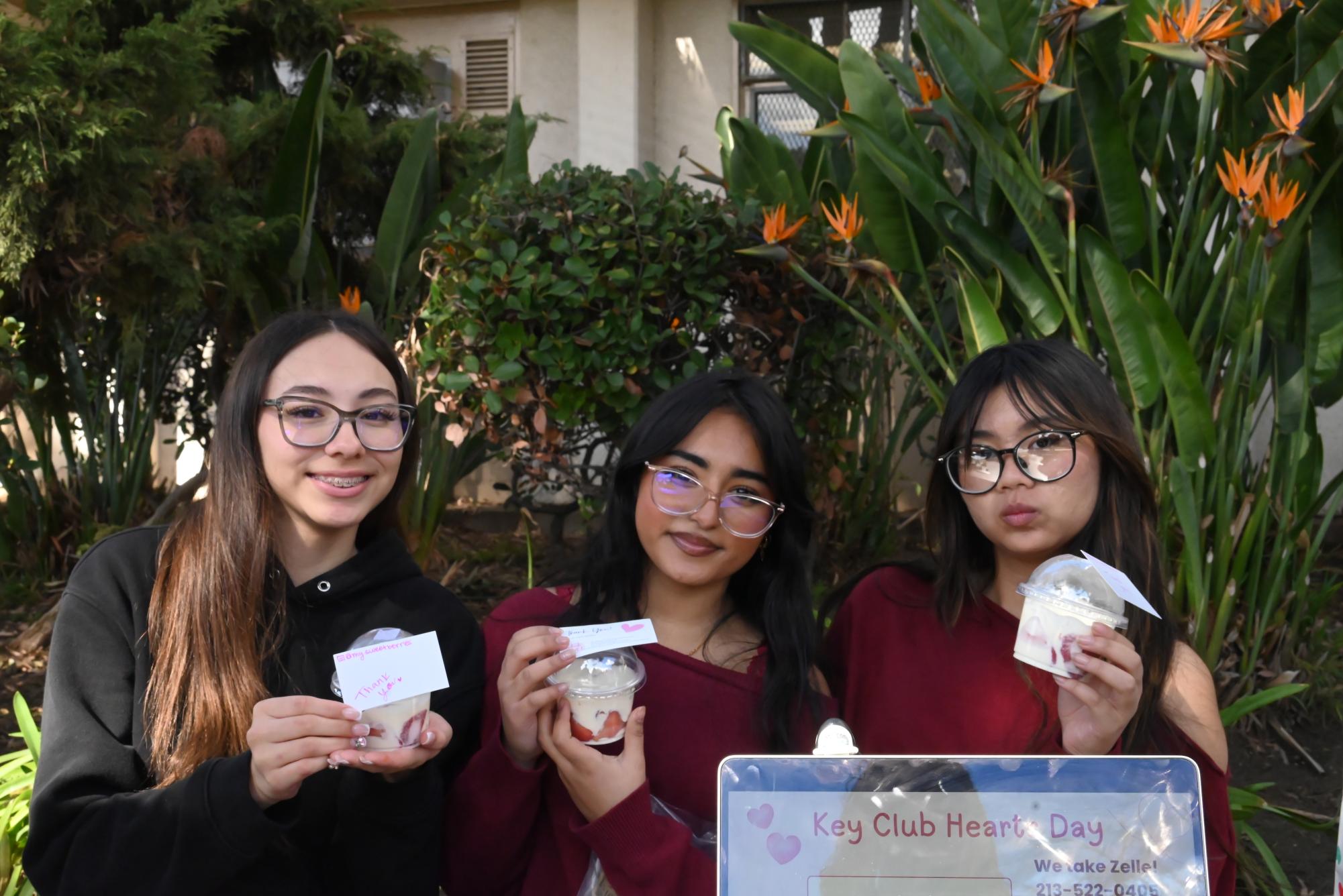 The Hearts Day Festival created a lively atmosphere with festive booths, music, and an array of gifts and treats, offering students a delightful Valentine’s Day experience.