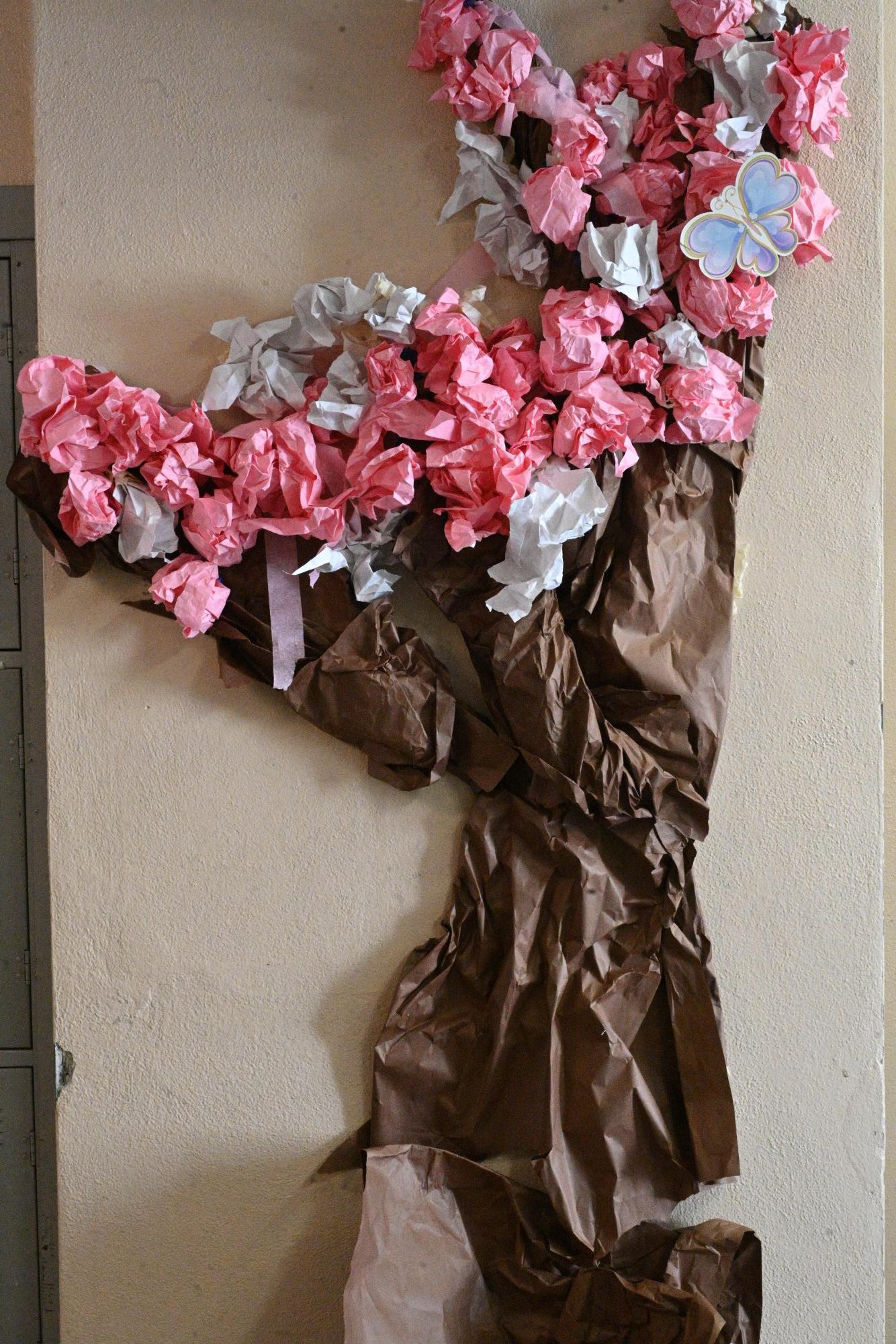 Students at the school are competing in a hallway decoration contest, transforming hallways into seasonal scenes. This event fosters creativity, teamwork, and school spirit among the classes.