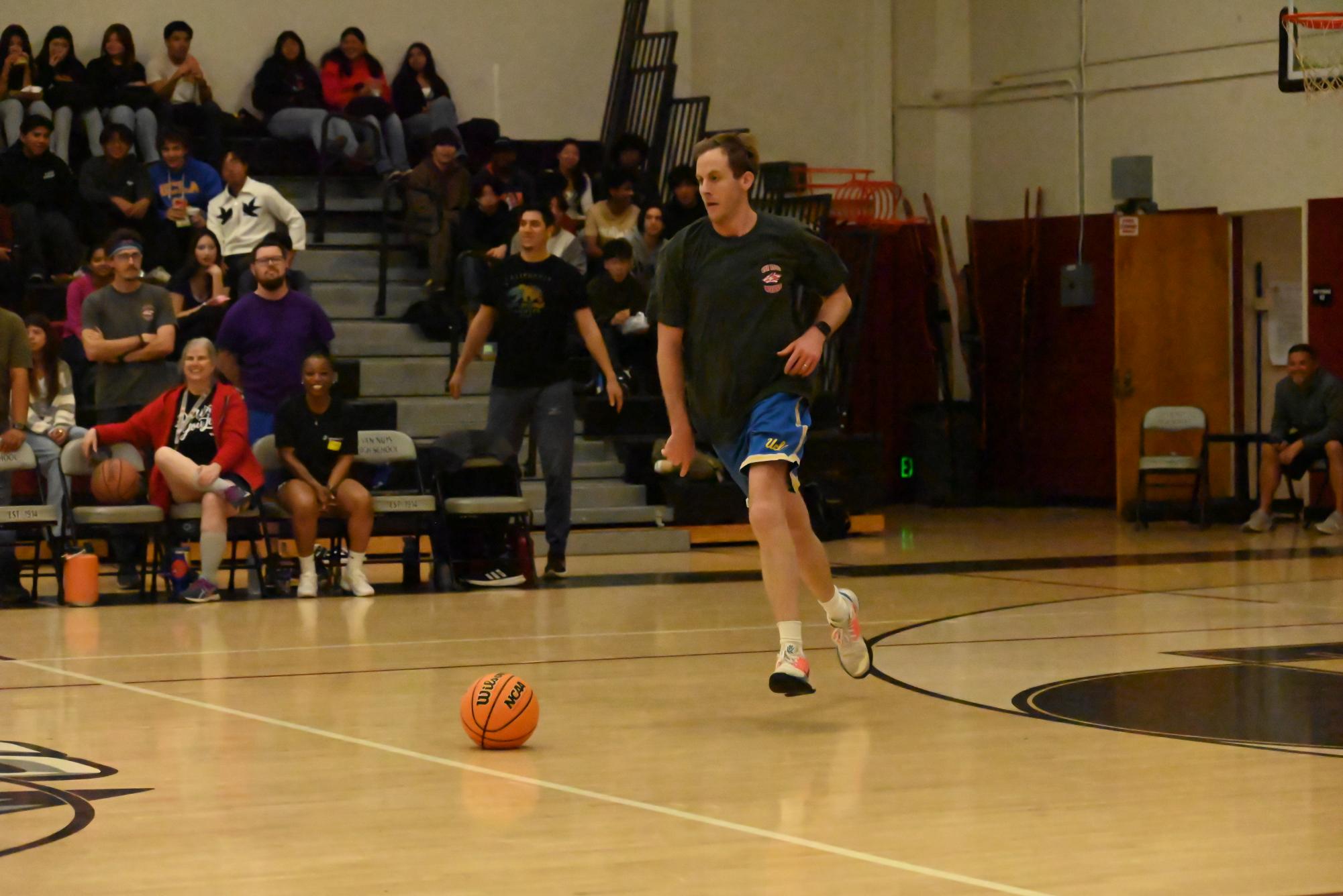 Seniors and teachers faced off in a spirited "March Madness" basketball game, showcasing school spirit and friendly competition. The event brought together students and faculty for an exciting match.