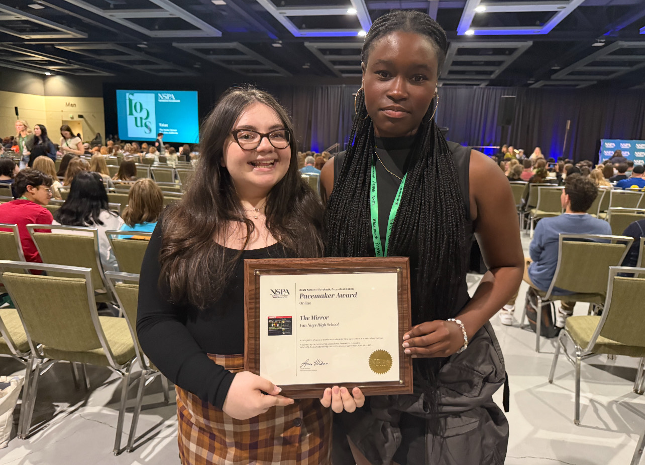 The Editors-in-chief Madison Thacker and Olamide Olumide hold the online Pacemaker award for the Spring 2025 National High School Journalism Convention.