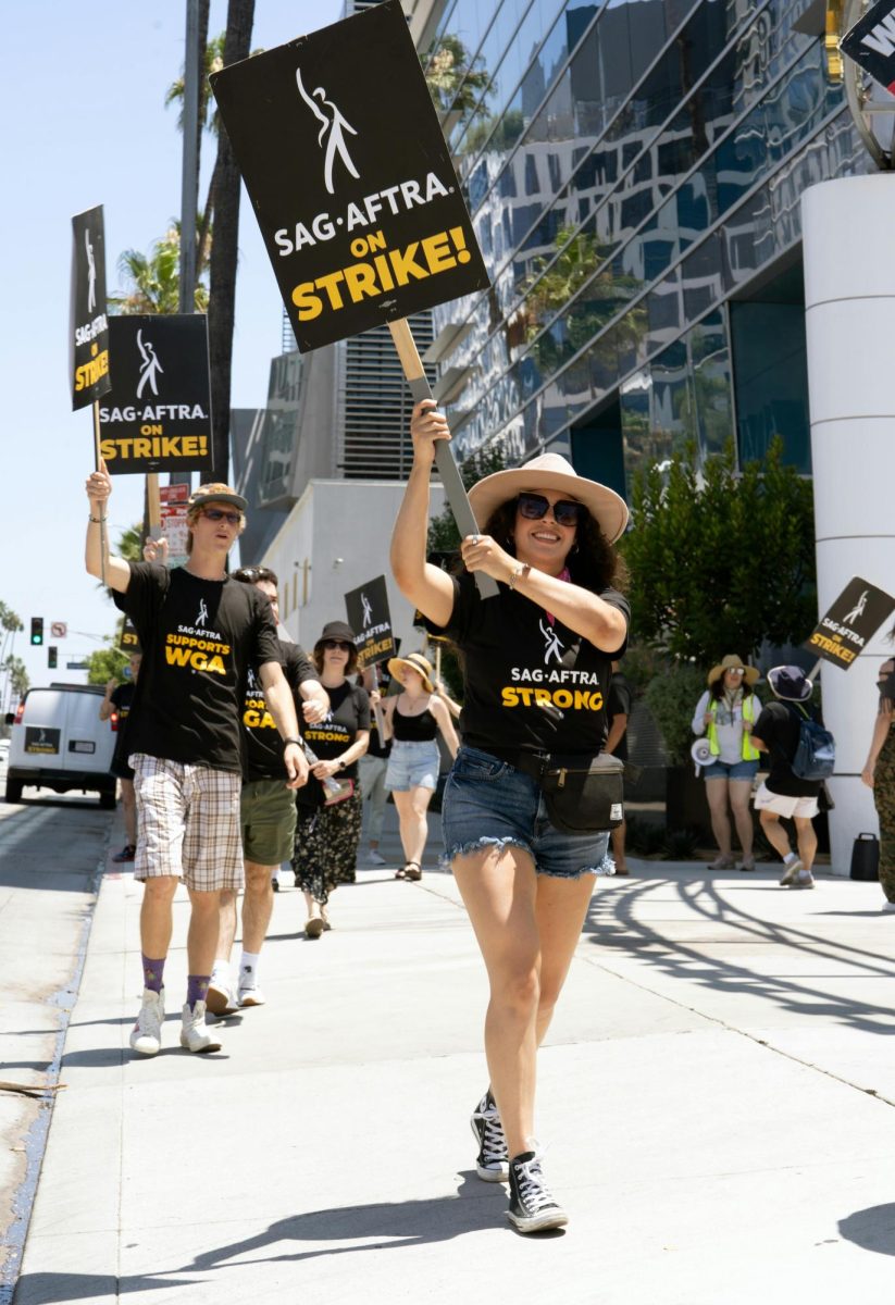 SAG-AFTRA workers rally together to protest against AMPTP.