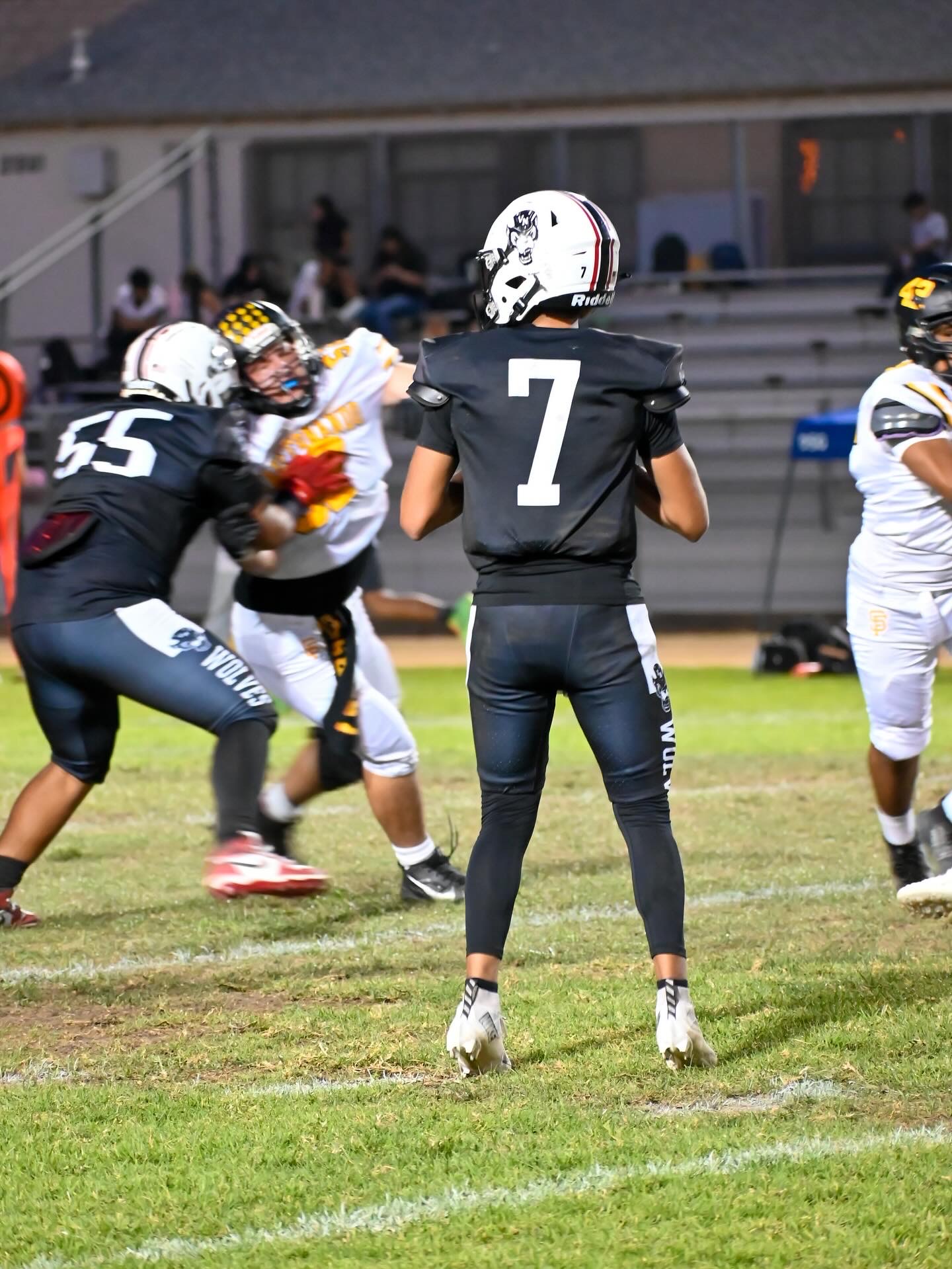 The Wolves football team defeated the San Fernando Tigers 32-6 at a home game, led by quarterback Carlos Herrera with three rushing touchdowns and standout plays.