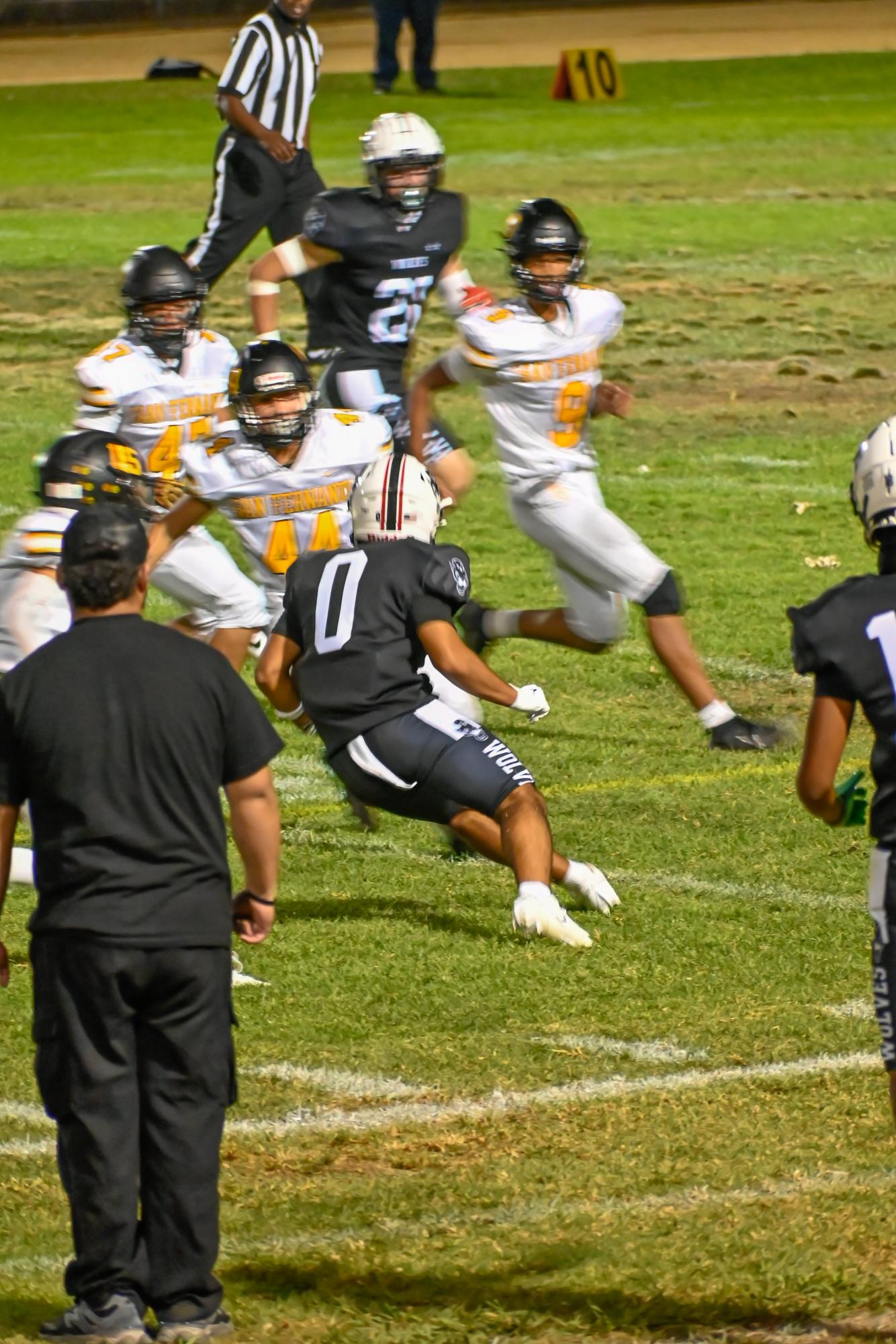 The Wolves football team defeated the San Fernando Tigers 32-6 at a home game, led by quarterback Carlos Herrera with three rushing touchdowns and standout plays.