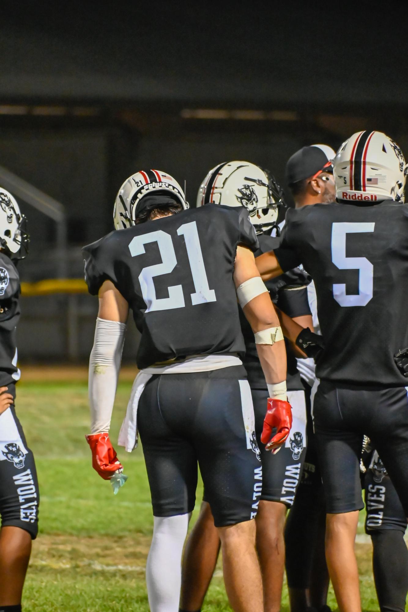 Wolves dominate Tigers, winning 32-6 in action-packed home game