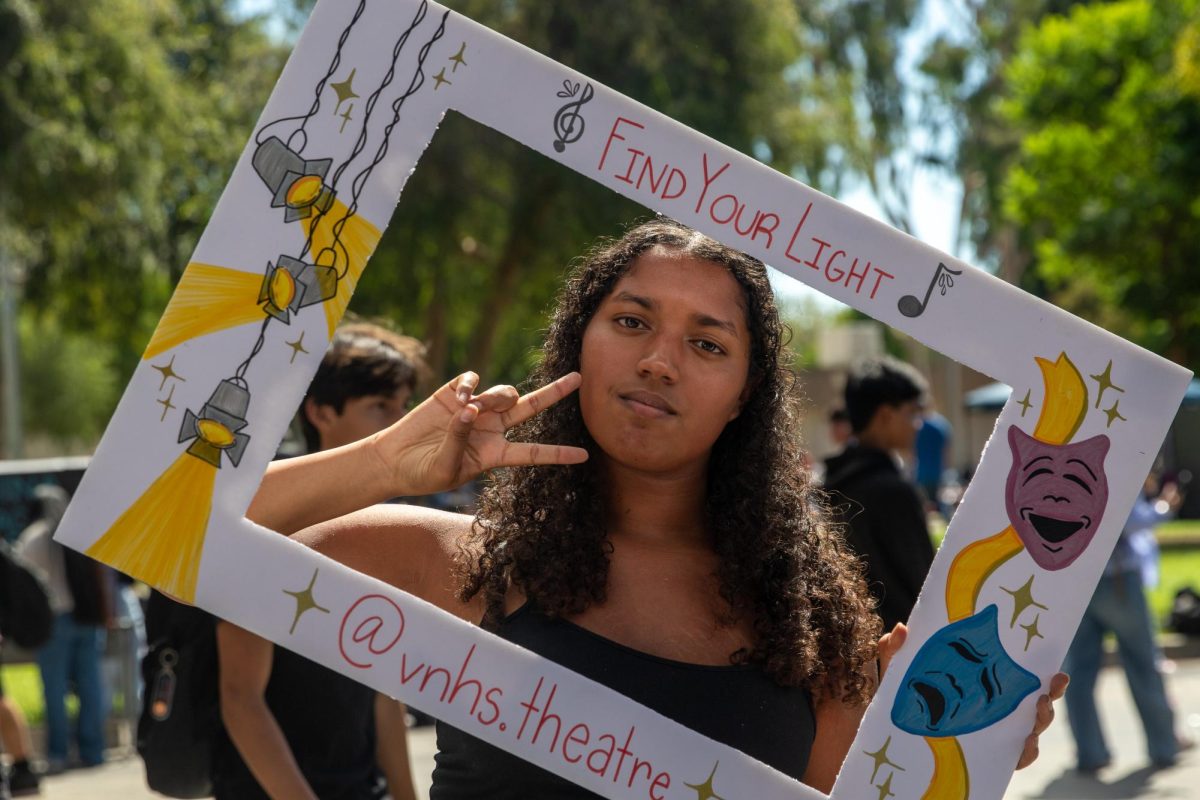 Van Nuys High School Club Rush showcases 55 student organizations
