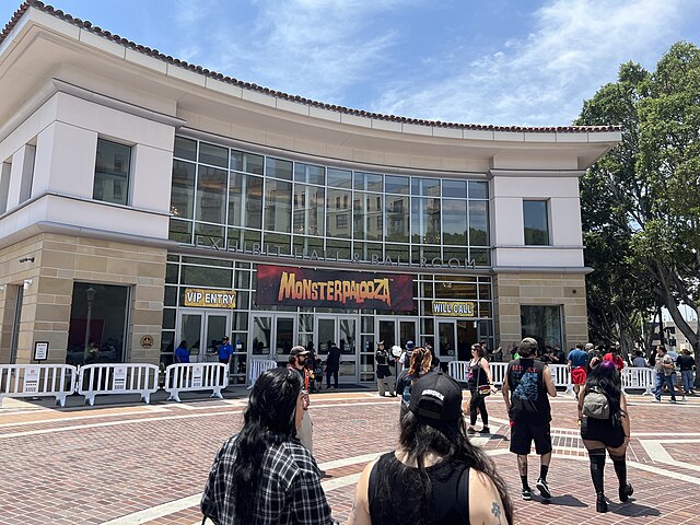 SON OF MONSTERPALOOZA returns to Burbank Convention with over 150 monstrous vendors, makeup demos, celebrity guests and more!