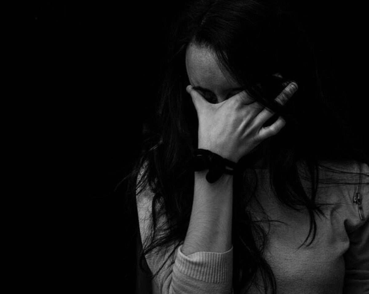 Teen girl crying over all the new work she has from all of her classes 
Instagram | @peggyjoyceruth