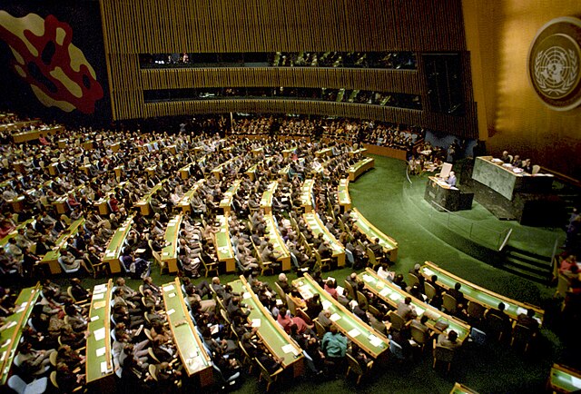 Mikhail Gorbachev addressing UN General Assembly session”. December 1988. 