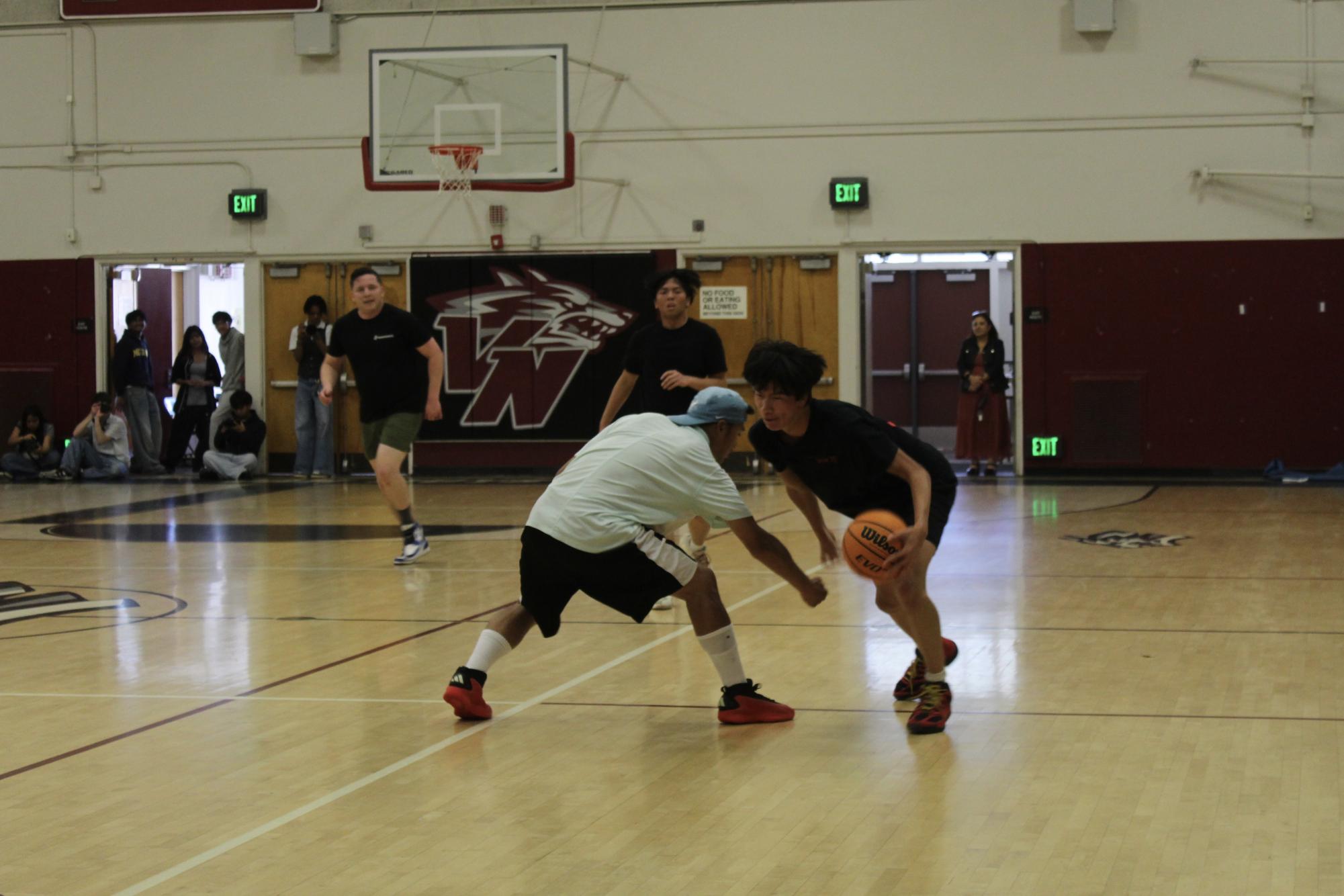 As March Madness approaches, even Van Nuys High School is ready to participate and show off their basketball skills. During the week of March 9, the students participated in basketball games to win and eventually face the teachers in the ultimate showdown on Friday, March 13. Ultimately, the seniors beat the other students and competed against the teachers in a riveting game.