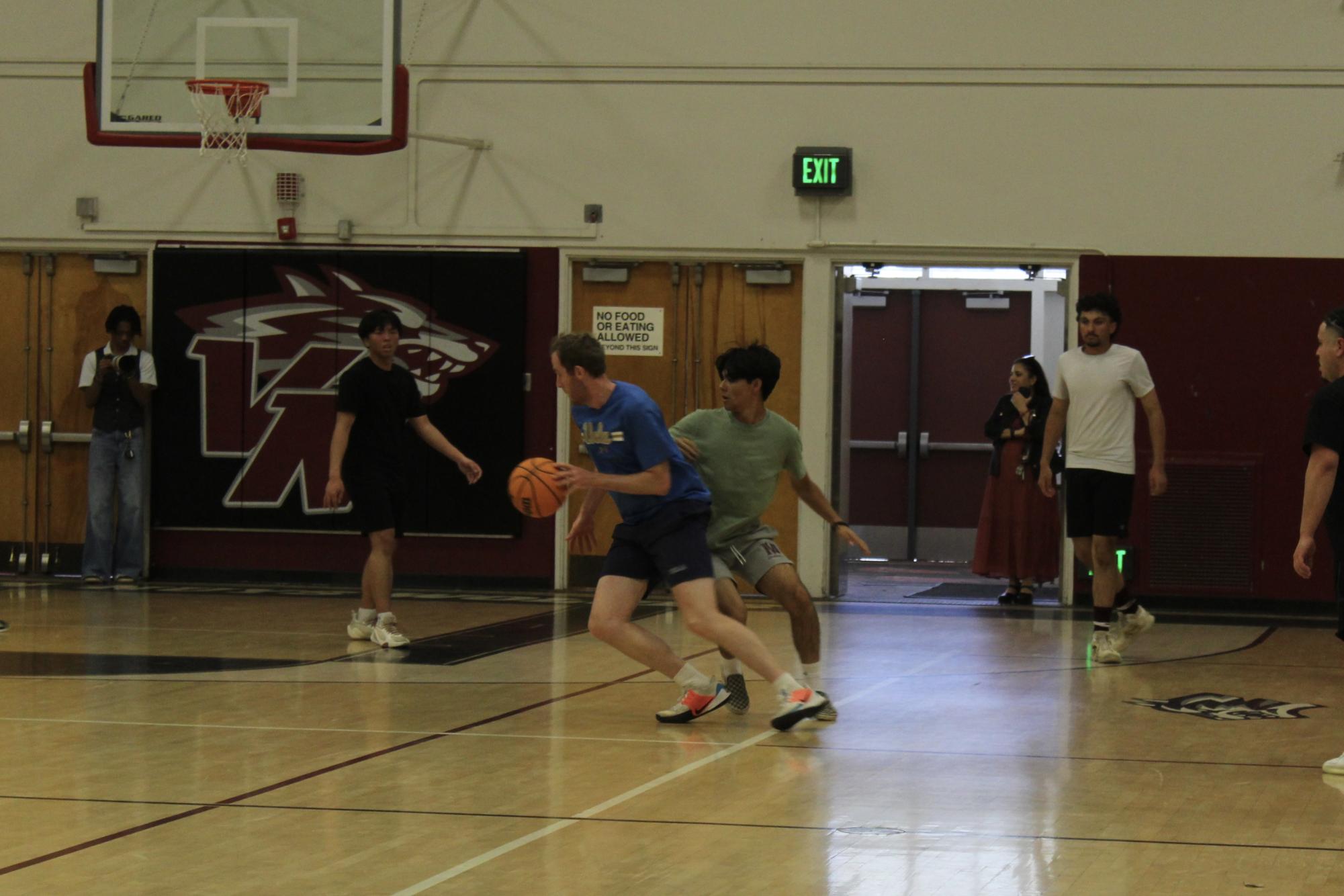 As March Madness approaches, even Van Nuys High School is ready to participate and show off their basketball skills. During the week of March 9, the students participated in basketball games to win and eventually face the teachers in the ultimate showdown on Friday, March 13. Ultimately, the seniors beat the other students and competed against the teachers in a riveting game.