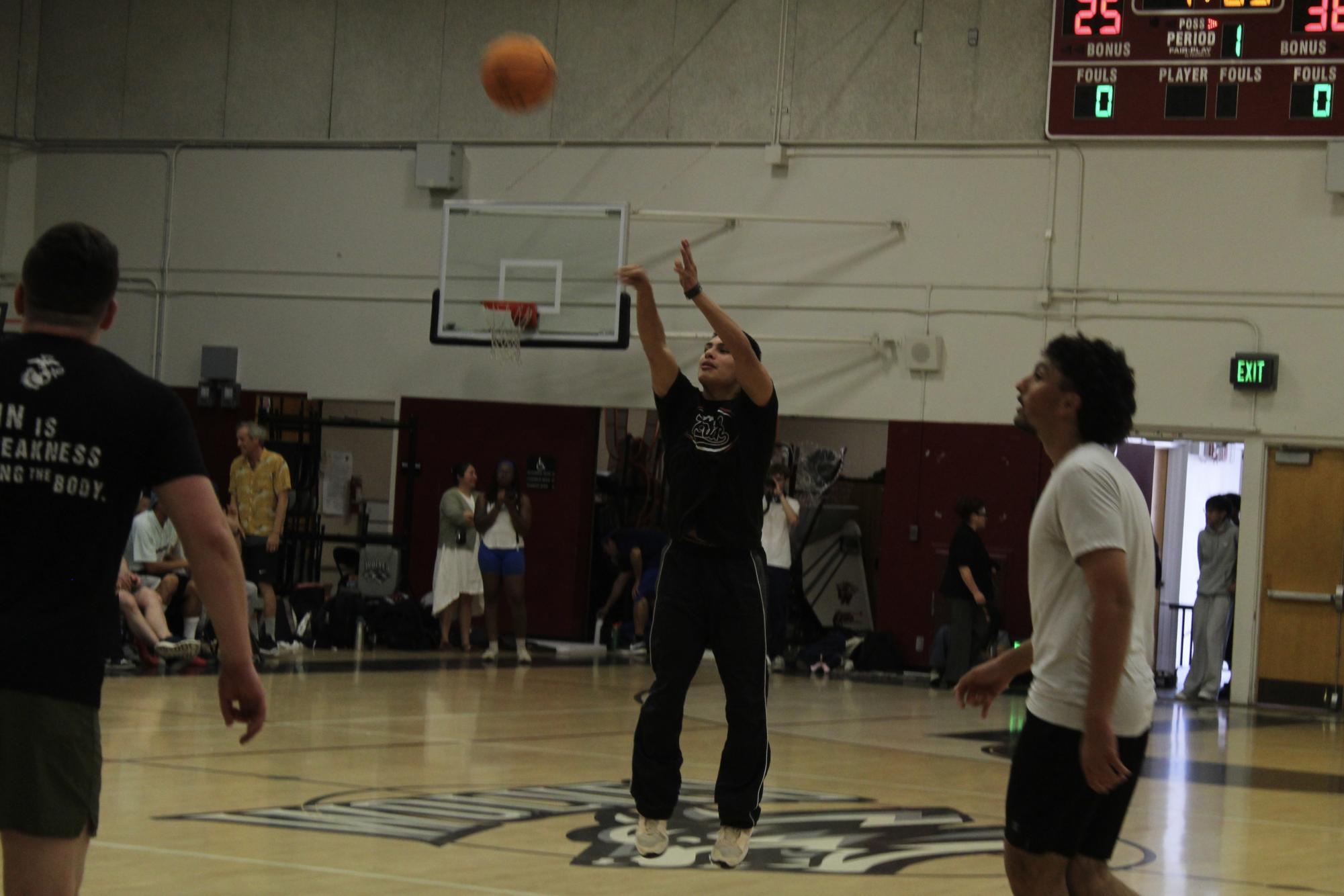 As March Madness approaches, even Van Nuys High School is ready to participate and show off their basketball skills. During the week of March 9, the students participated in basketball games to win and eventually face the teachers in the ultimate showdown on Friday, March 13. Ultimately, the seniors beat the other students and competed against the teachers in a riveting game.