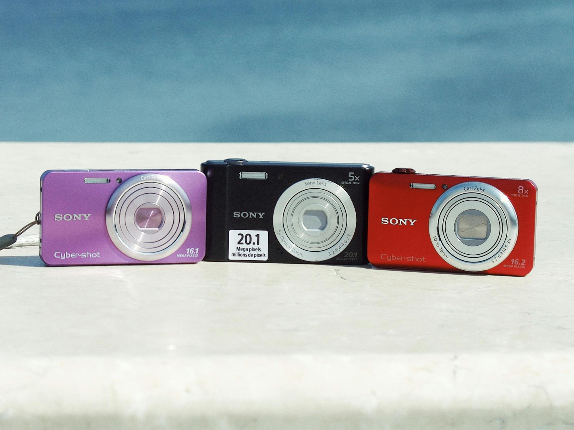  MINIMAL RETRO-FUTURISM  Gen Z is turning back to digital cameras for nostalgia, aesthetics and personality-honest Instagram ready shots. 