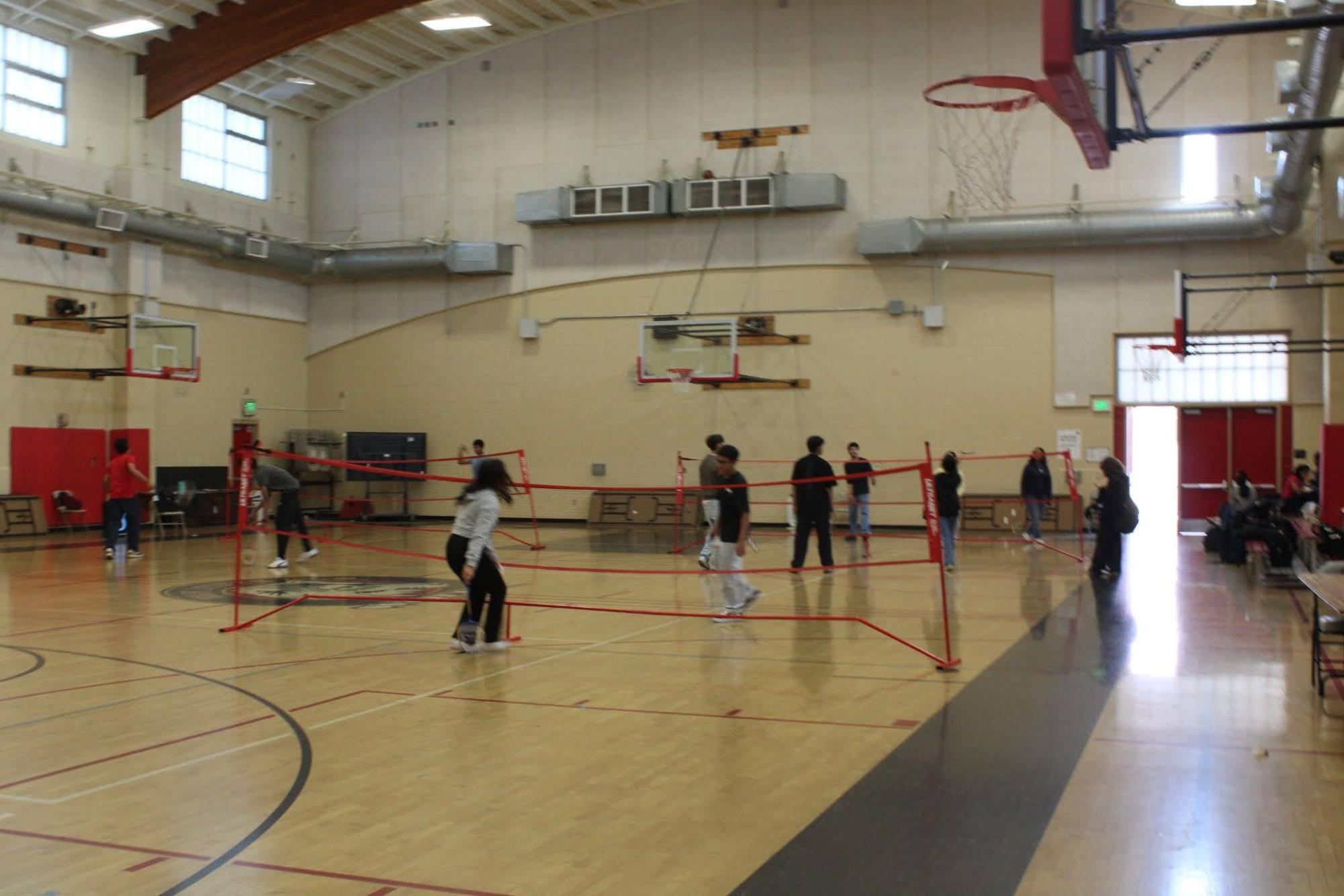 Van Nuys High School badminton club draws crowds every Tuesday